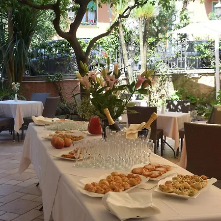 Hotel Jolanda-2